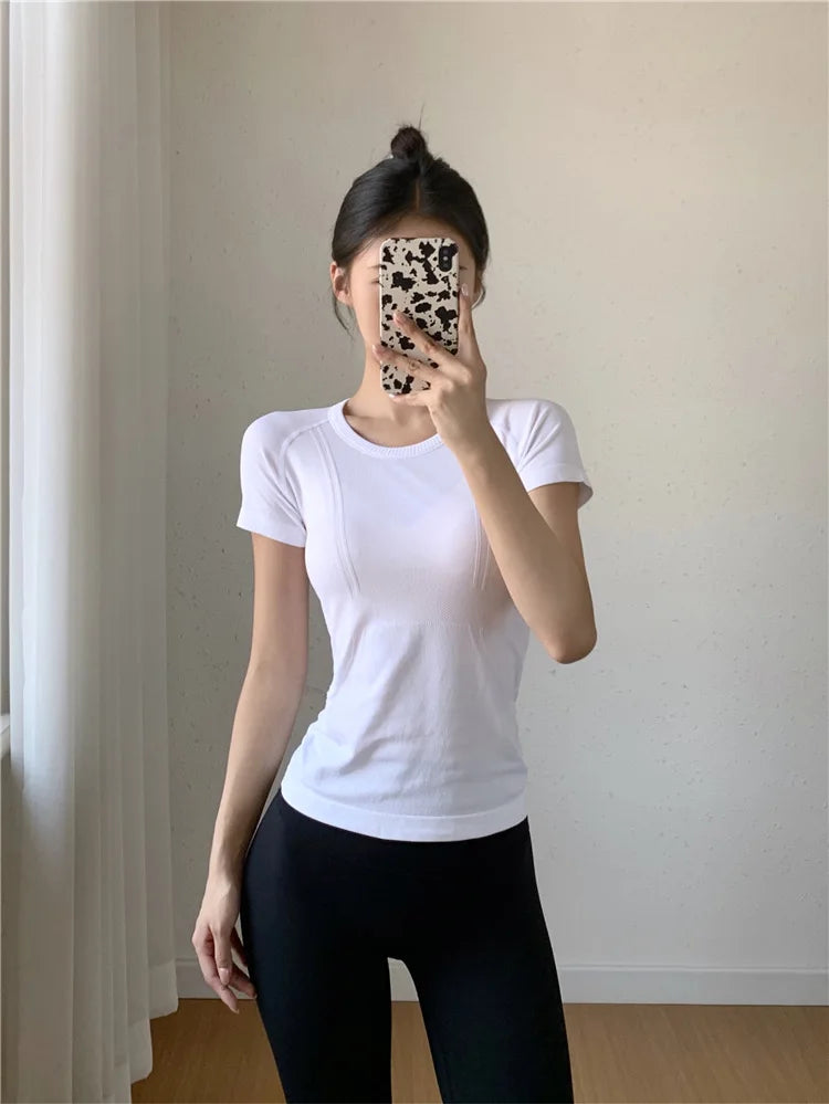 Yoga Suits for Women in Spring Summer New Sports Tops Integrated with Slim Short-sleeved T-shirt Running Training Fitness Suits