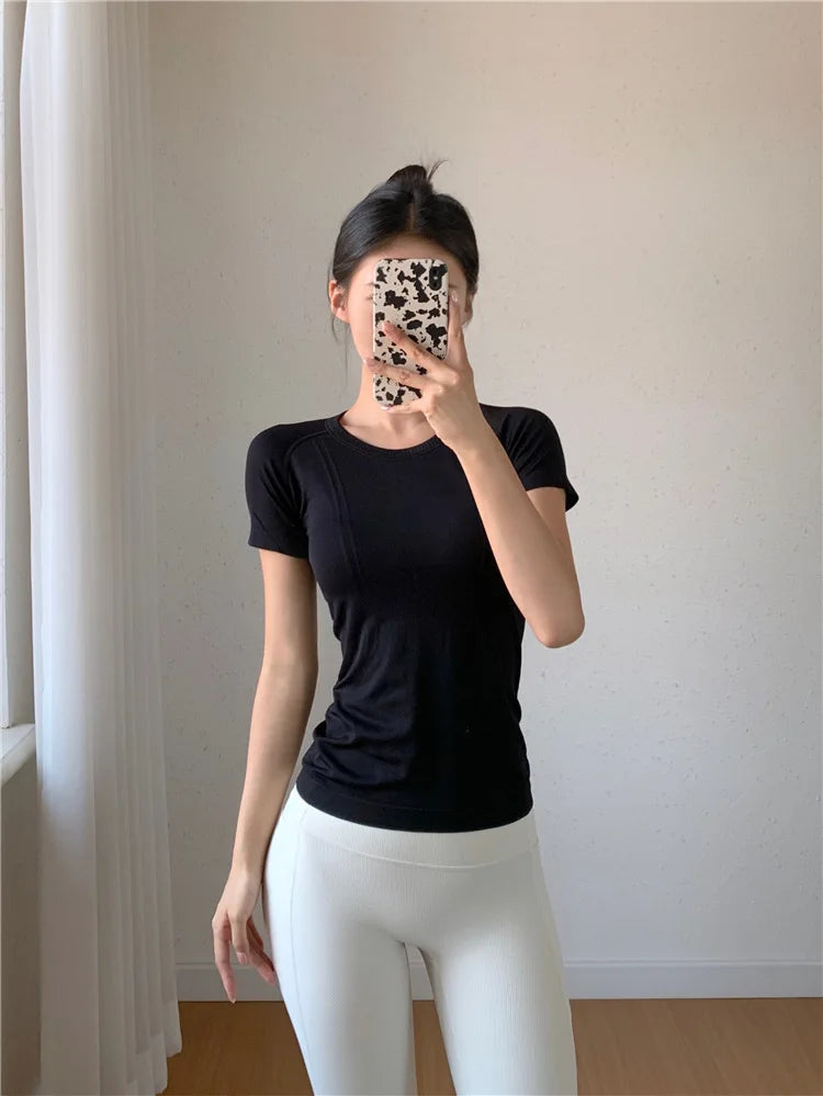 Yoga Suits for Women in Spring Summer New Sports Tops Integrated with Slim Short-sleeved T-shirt Running Training Fitness Suits